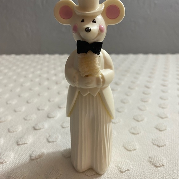 Vintage  Avon Church Mouse Groom bottle- Delicate daisies cologne .75 oz - Picture 8 of 9